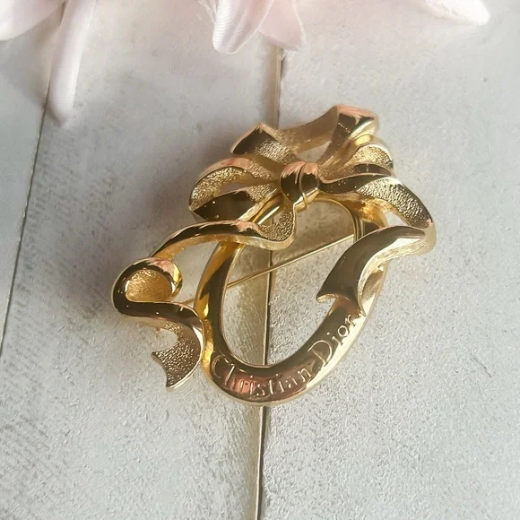 Authentic Dior Gold Ribbon Bow Brooch, 1980’s Vintage Brooch, designer jewelry - Picture 1 of 13